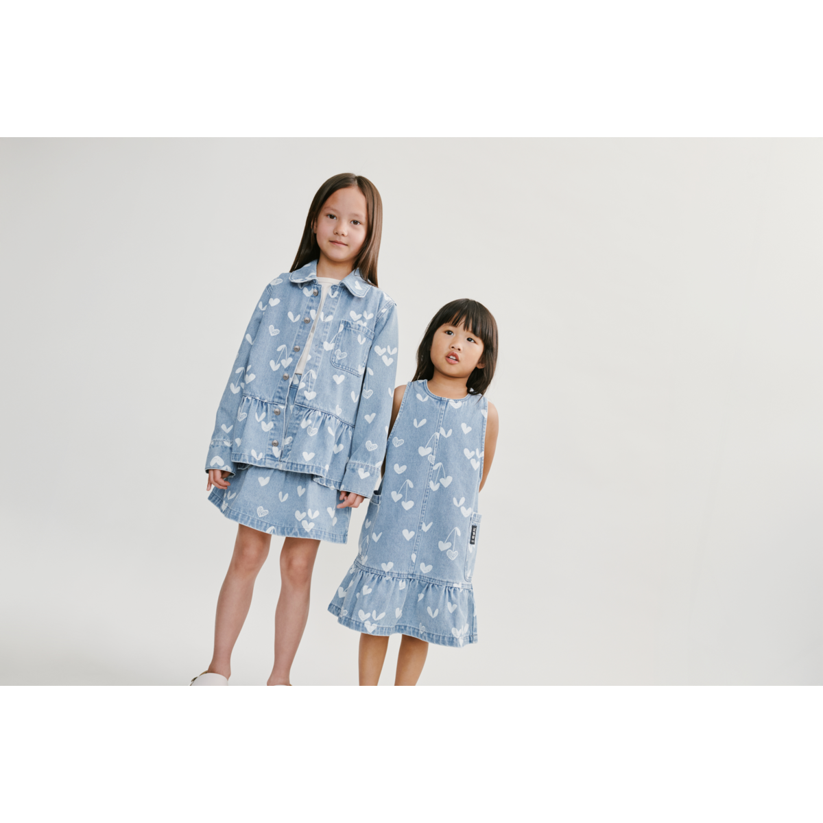 Liewood ANGELICA bedrucktes Denim-Kleid mit Rüschen - Sweethearts / light blue denim - Kleid